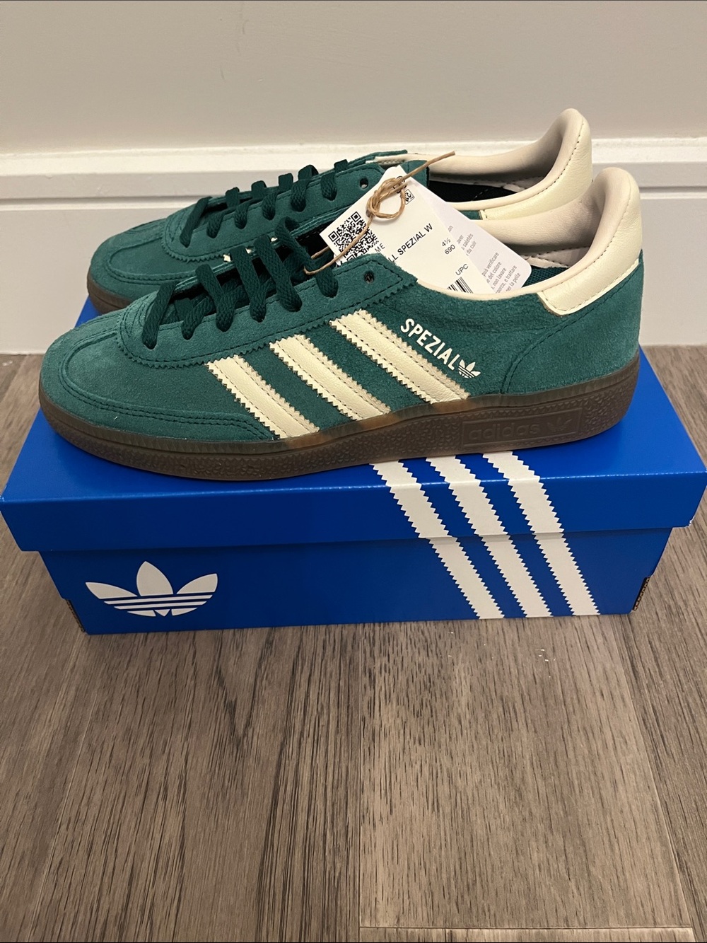 Adidas Handball Spezial sneakers. Womens US size 6. Green. New in box.